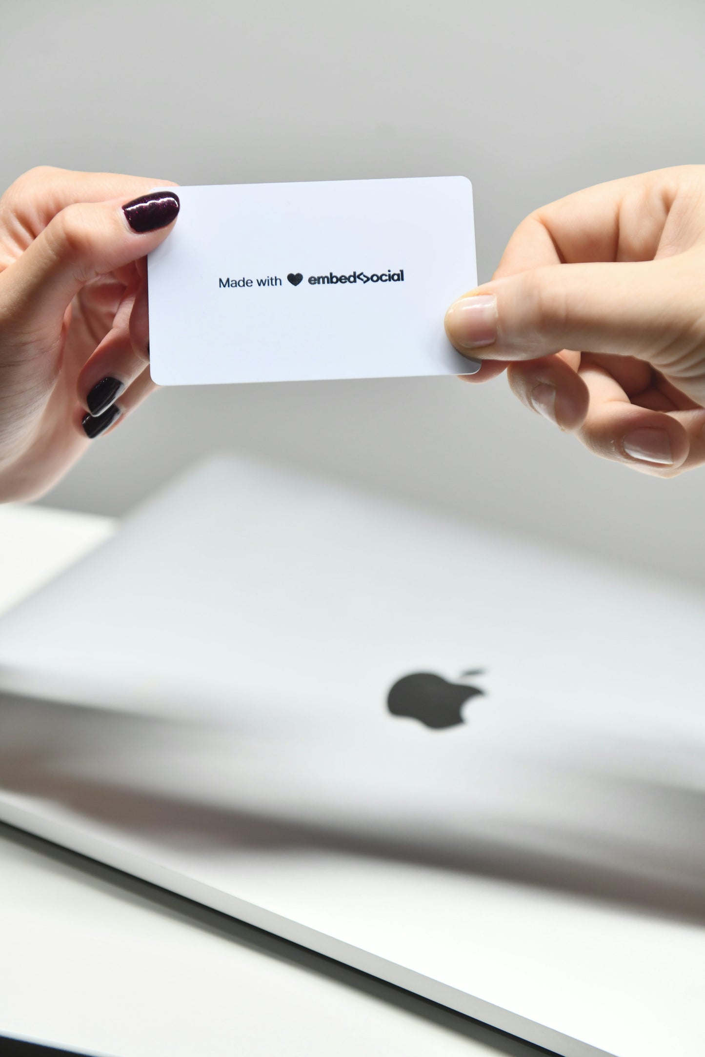 NFC Visitenkarte / NFC Schlüsselanhänger – Next Layer CH B2B